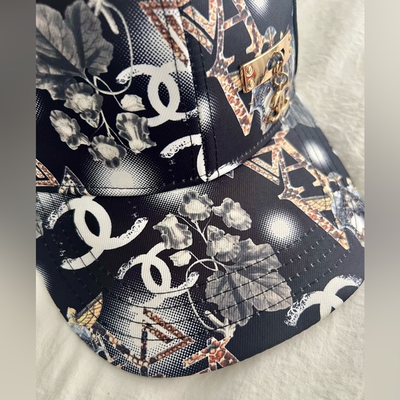 👑✅PRICE FIRM✅Women’s Stylish Black CC Fashion Cap with Gold Tone Charm - Picture 6 of 16